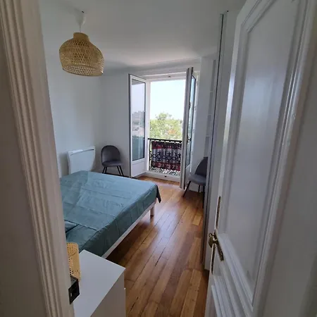 Face Chateau St Germain En Laye, Appartement 4 A 6 Personnes, 23 Min De Paris Champs-Elysees Saint-Germain-en-Laye Exterior photo
