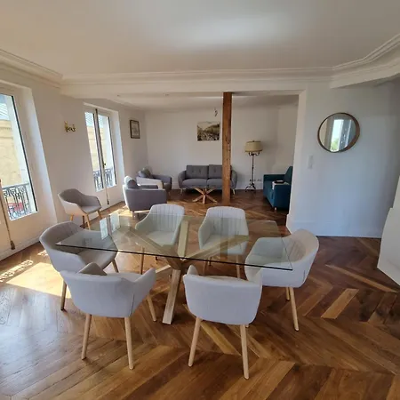 Face Chateau St Germain En Laye, Appartement 4 A 6 Personnes, 23 Min De Paris Champs-Elysees Saint-Germain-en-Laye Exterior photo