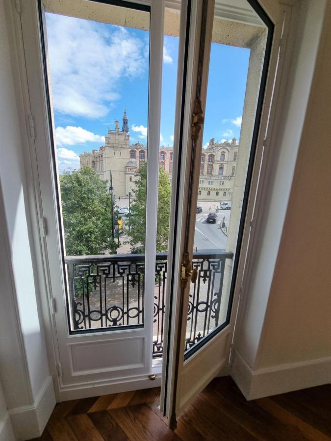 Face Chateau St Germain En Laye, 4 A 6 Personnes, 23 Min De Paris Champs-elysees *