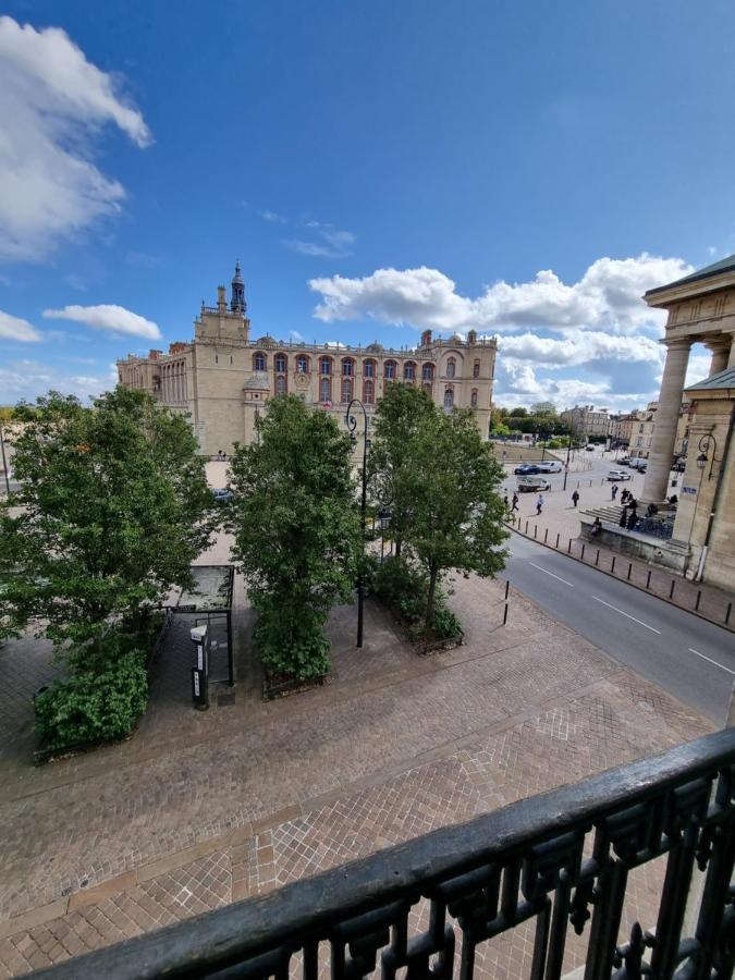 Face Chateau St Germain En Laye, 4 A 6 Personnes, 23 Min De Paris Champs-elysees *