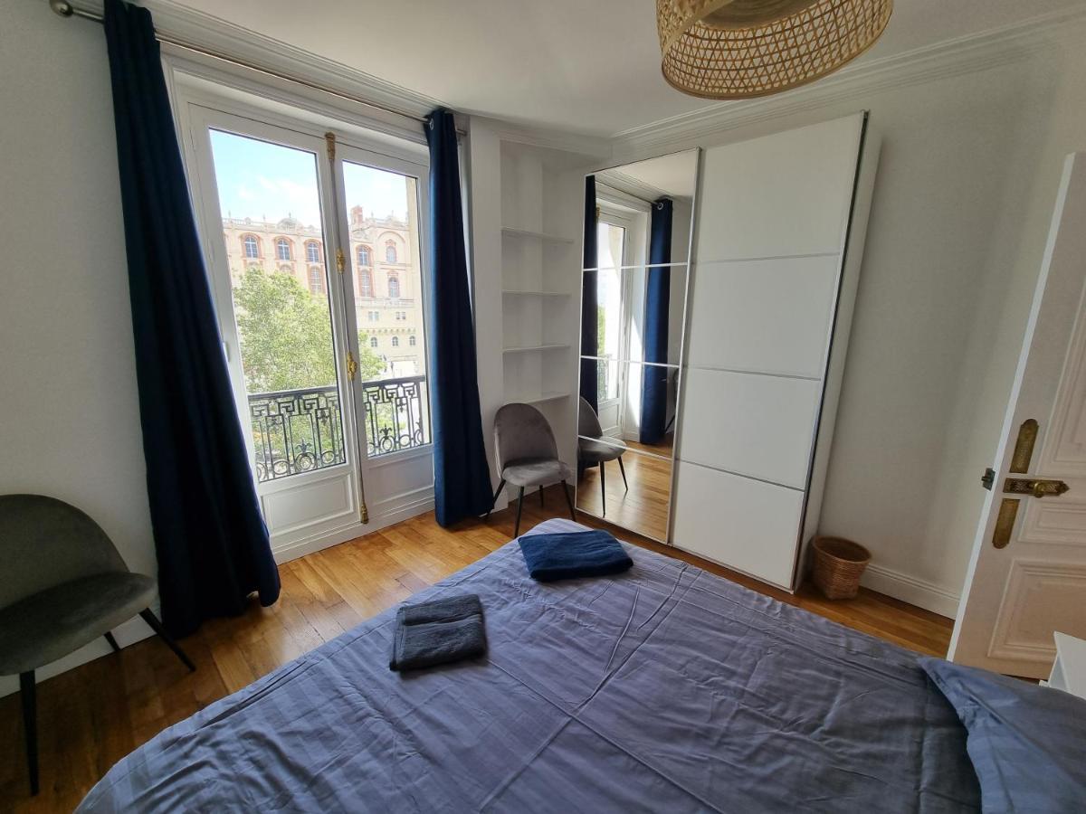 Apartment Face Chateau St Germain En Laye, 4 A 6 Personnes, 23 Min De Paris Champs-elysees *