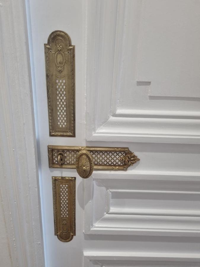Face Chateau St Germain En Laye, 4 A 6 Personnes, 23 Min De Paris Champs-elysees Apartment Saint-Germain-en-Laye