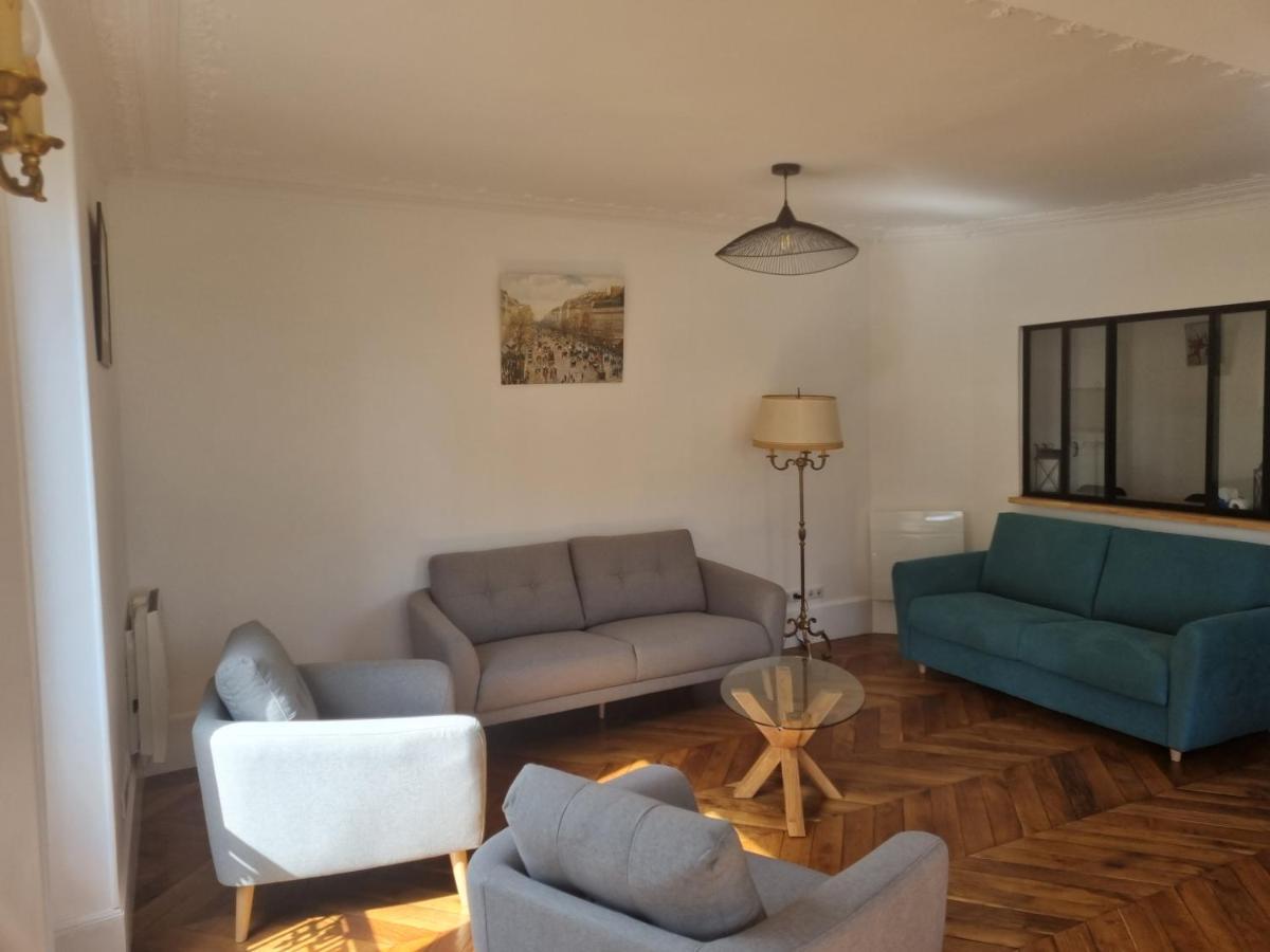 Appartement Face Chateau St Germain En Laye, 4 A 6 Personnes, 23 Min De Paris Champs-elysees *