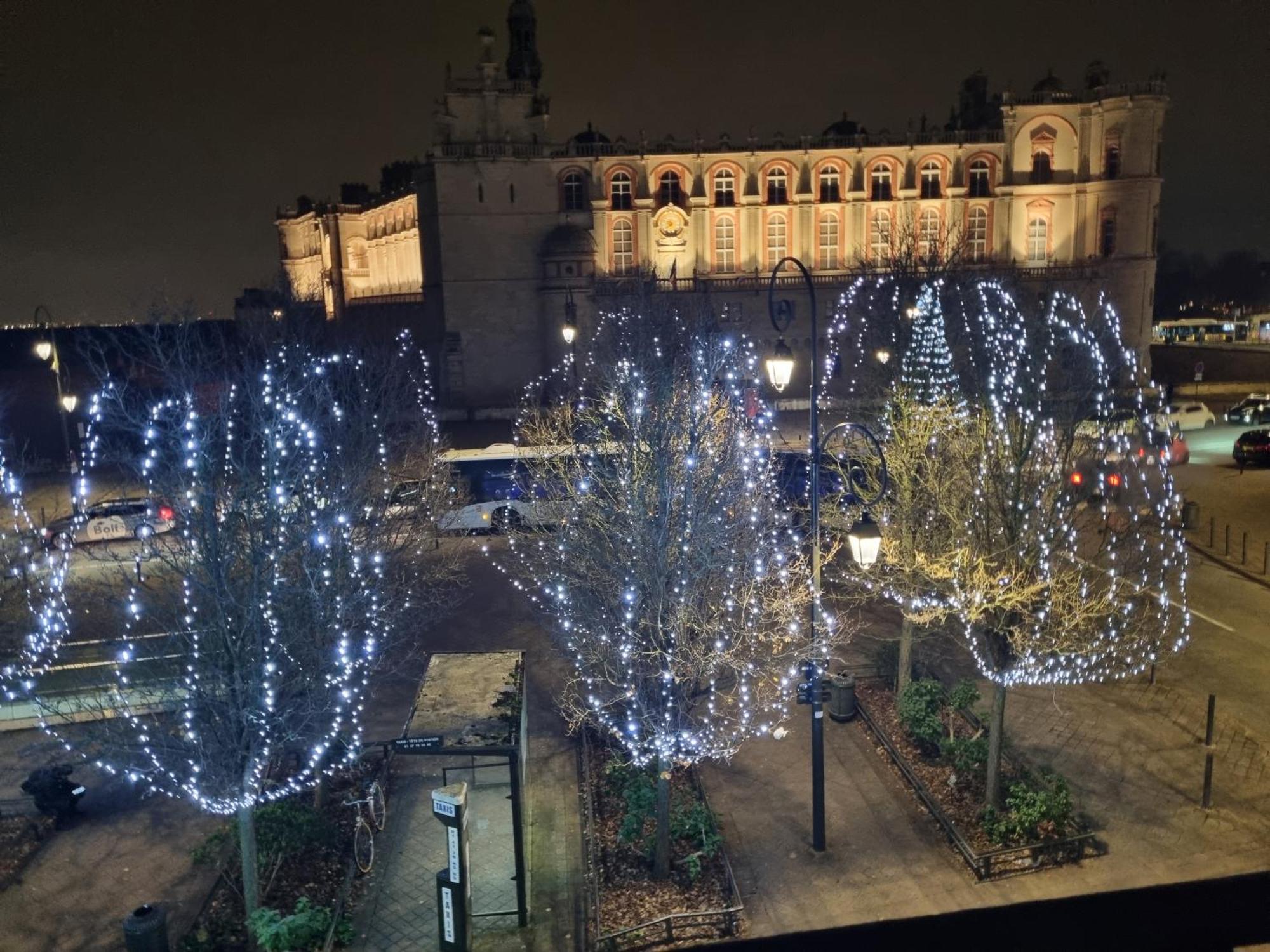 Appartement Face Chateau St Germain En Laye, 4 A 6 Personnes, 23 Min De Paris Champs-elysees *