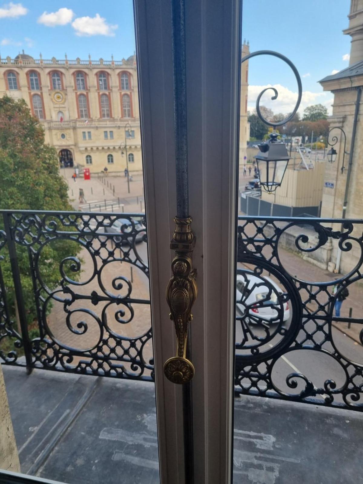 Face Chateau St Germain En Laye, 4 A 6 Personnes, 23 Min De Paris Champs-elysees