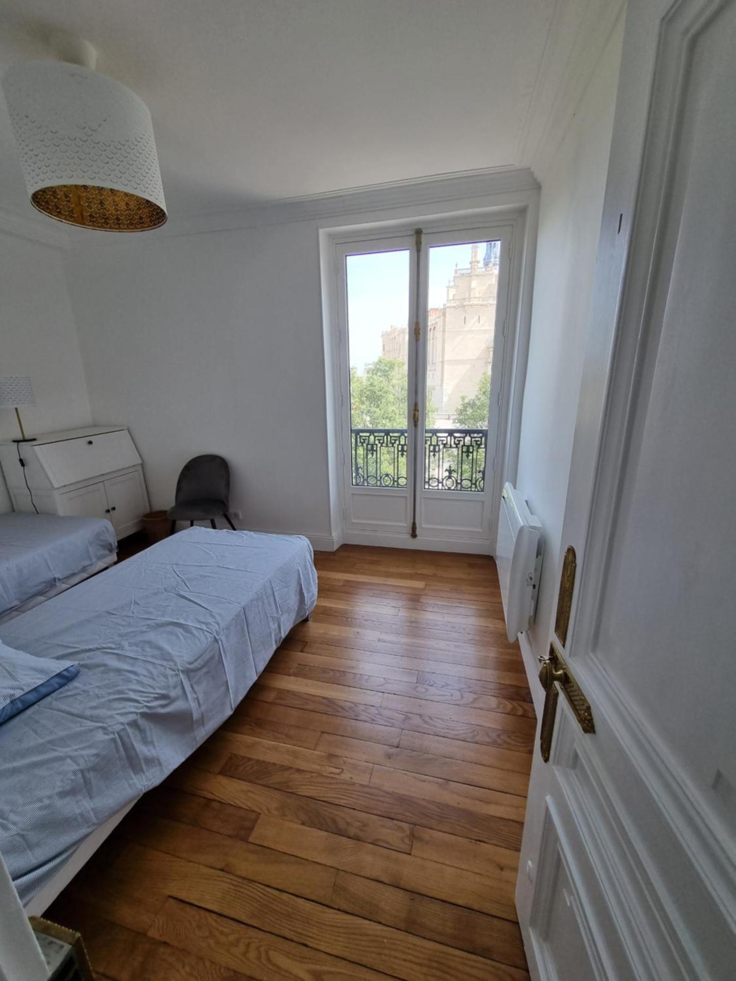 Face Chateau St Germain En Laye, 4 A 6 Personnes, 23 Min De Paris Champs-elysees Apartment