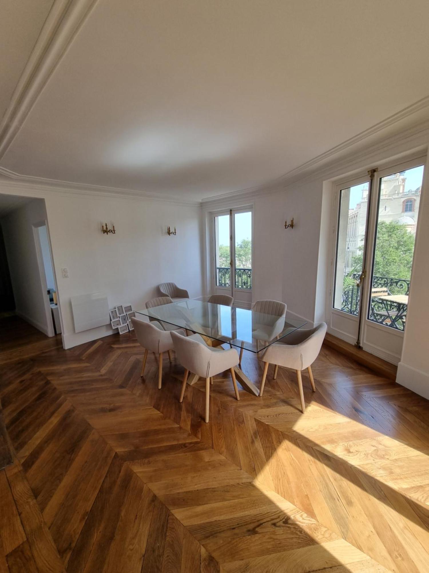 Appartement Face Chateau St Germain En Laye, 4 A 6 Personnes, 23 Min De Paris Champs-elysees *