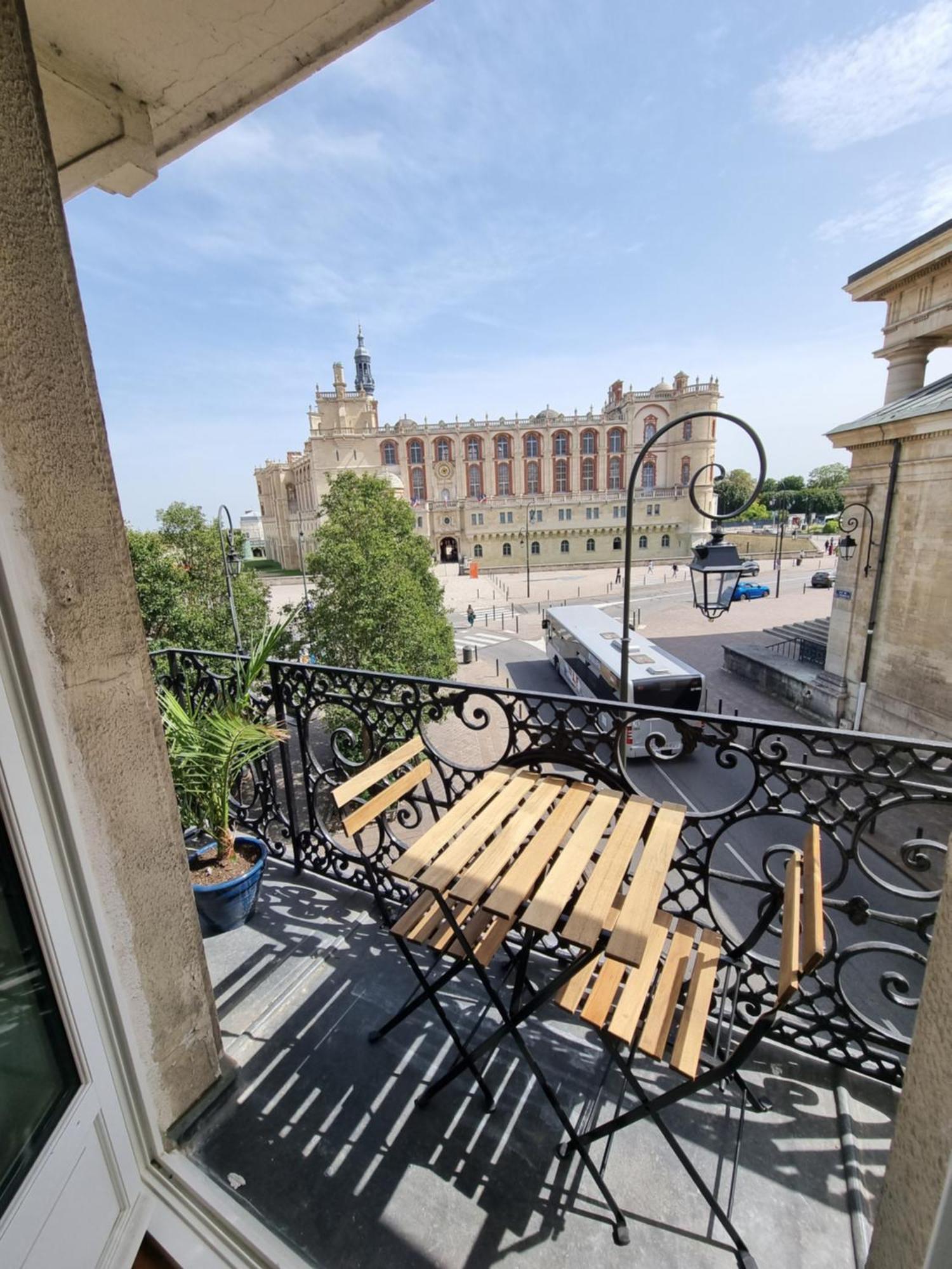 Face Chateau St Germain En Laye, 4 A 6 Personnes, 23 Min De Paris Champs-elysees