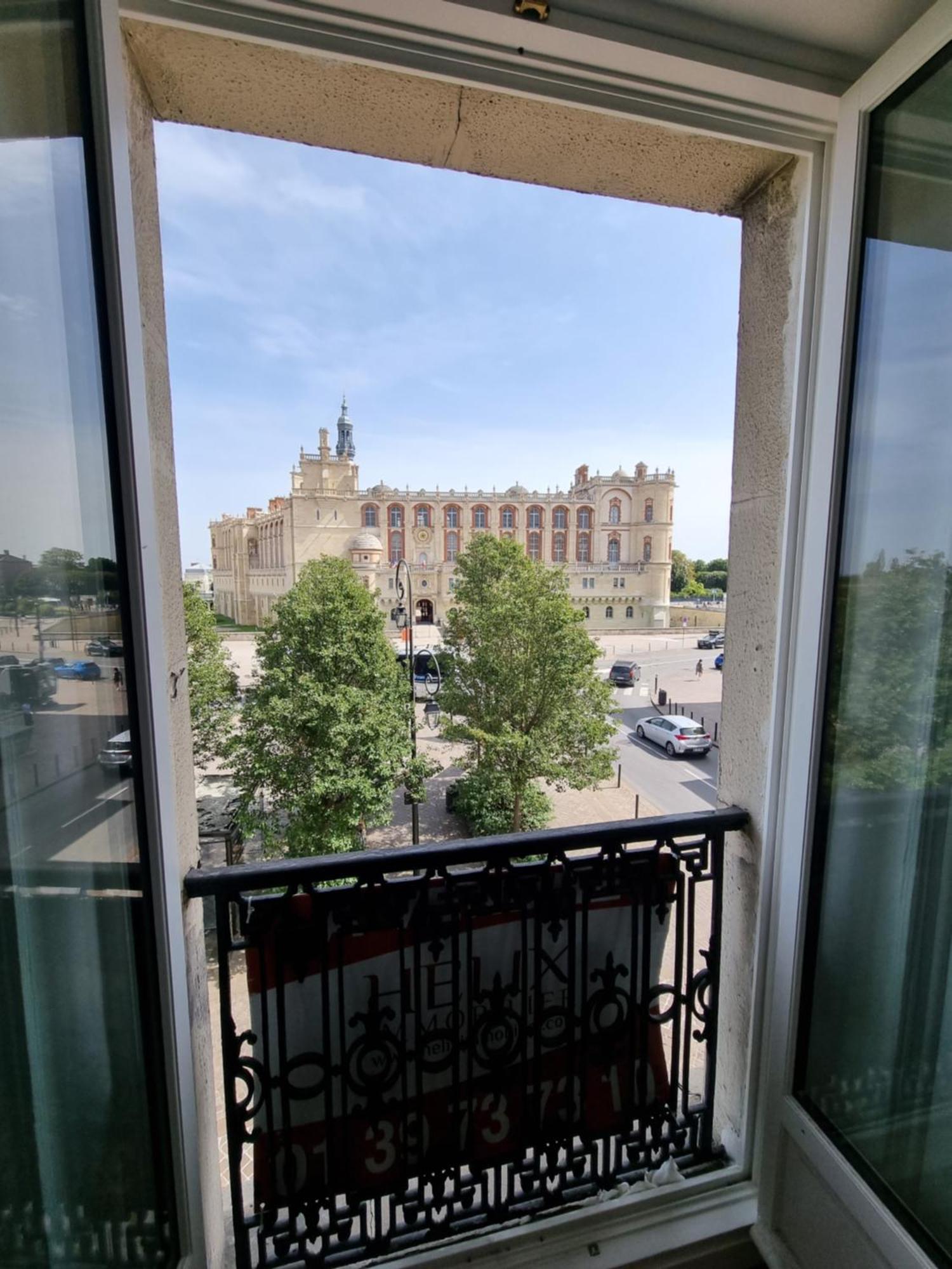 Face Chateau St Germain En Laye, 4 A 6 Personnes, 23 Min De Paris Champs-elysees Appartement *